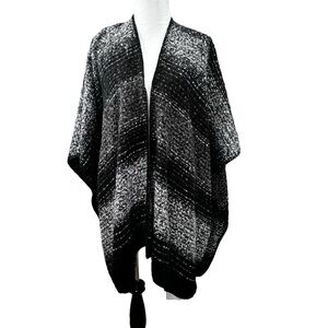 Woolrich poncho Black and Gray Women's Sweater Wrap poncho
